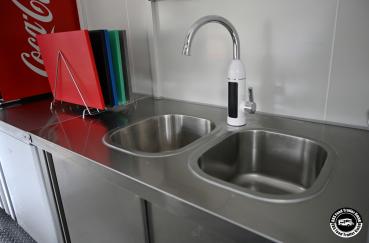 Preview: BBS Black Forret , Ein Imbissanhänger der LUXUSKLASSE mit Klimaanlage und Stahlaustattung, Bodenriffelblech mit Ablauf, Heißluftofen und vieles, vieles mehr